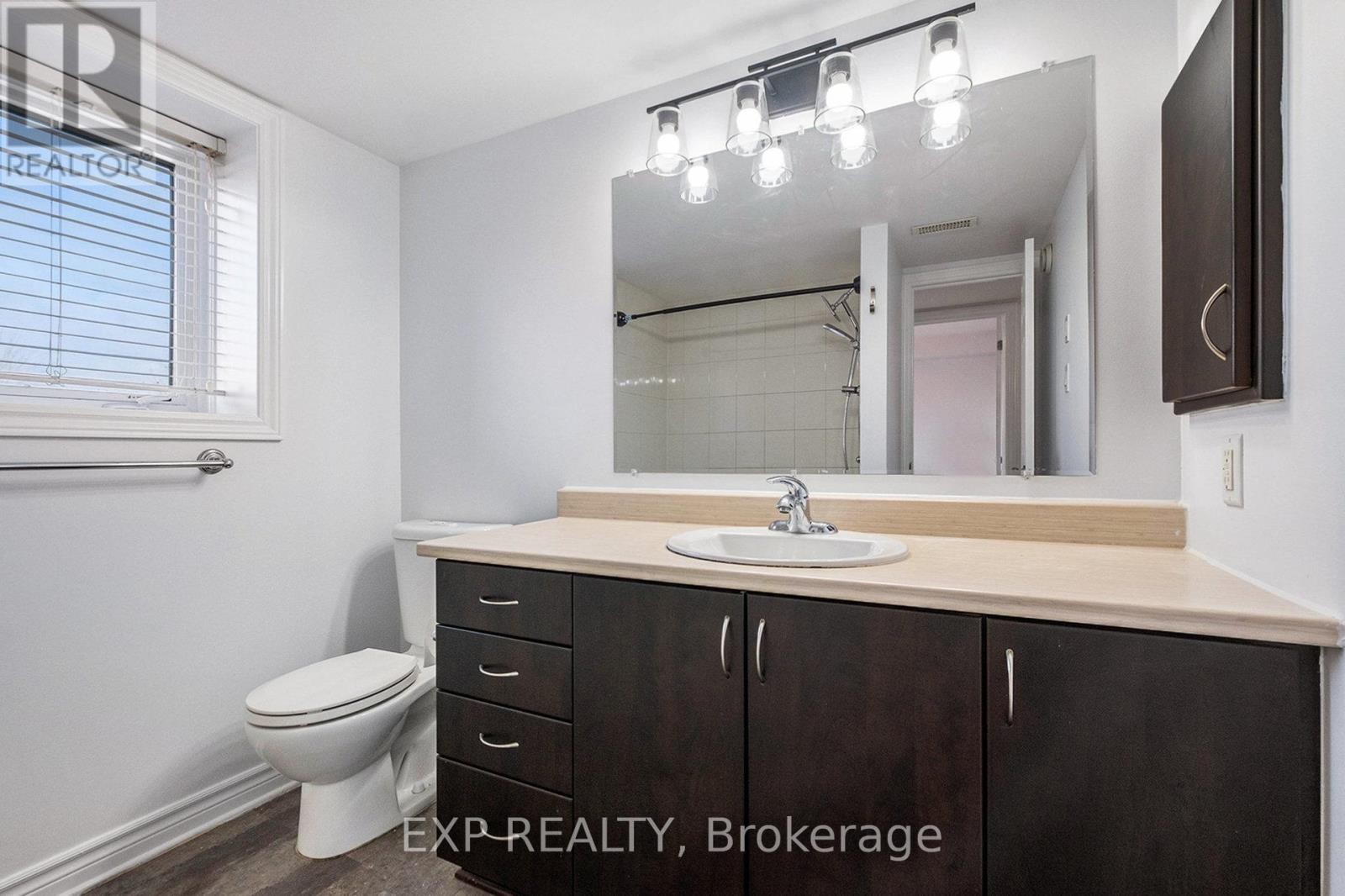 












2 - 305 CRESTHAVEN DRIVE

,
Ottawa,




Ontario
K2G4R5

