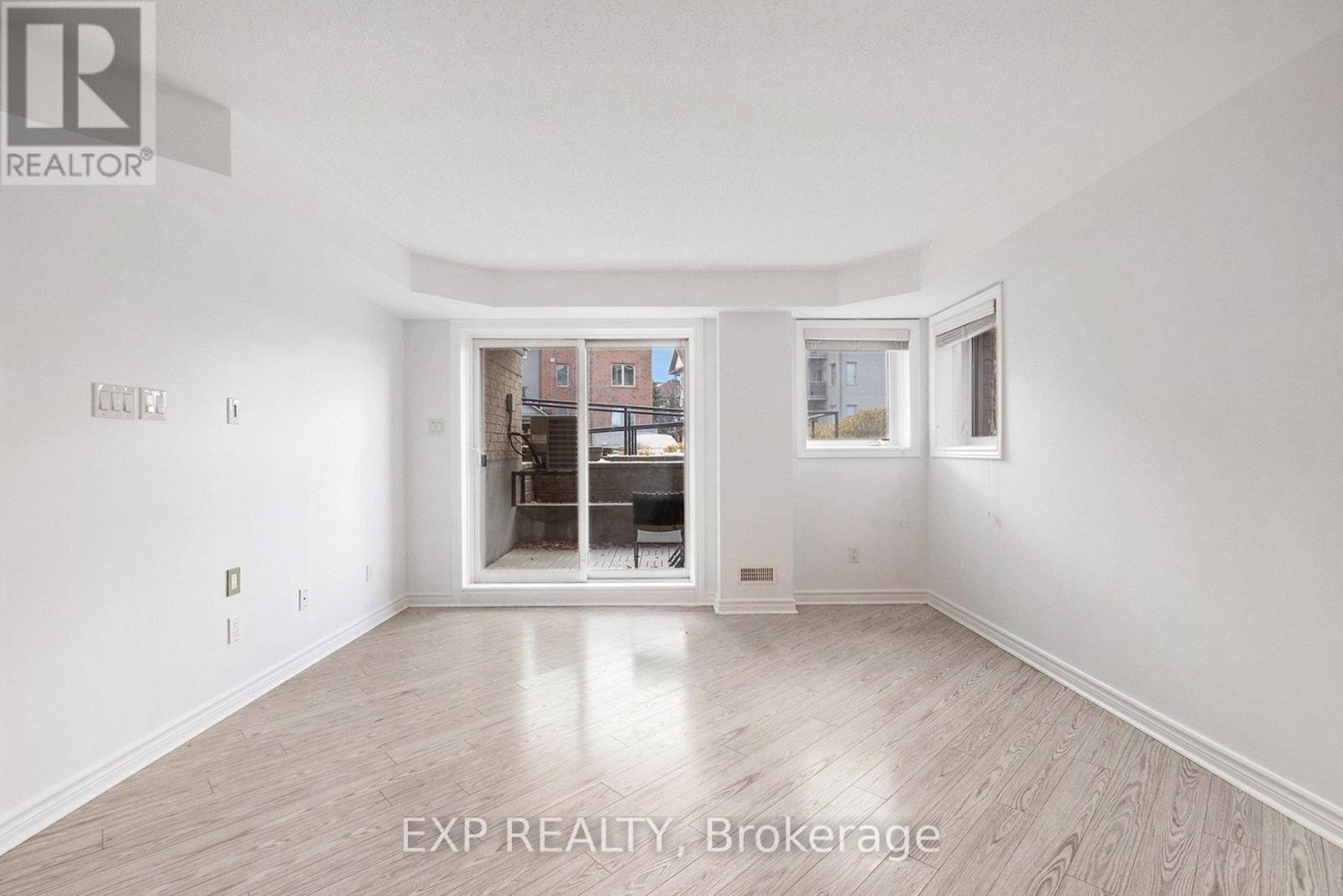 












2 - 305 CRESTHAVEN DRIVE

,
Ottawa,




Ontario
K2G4R5

