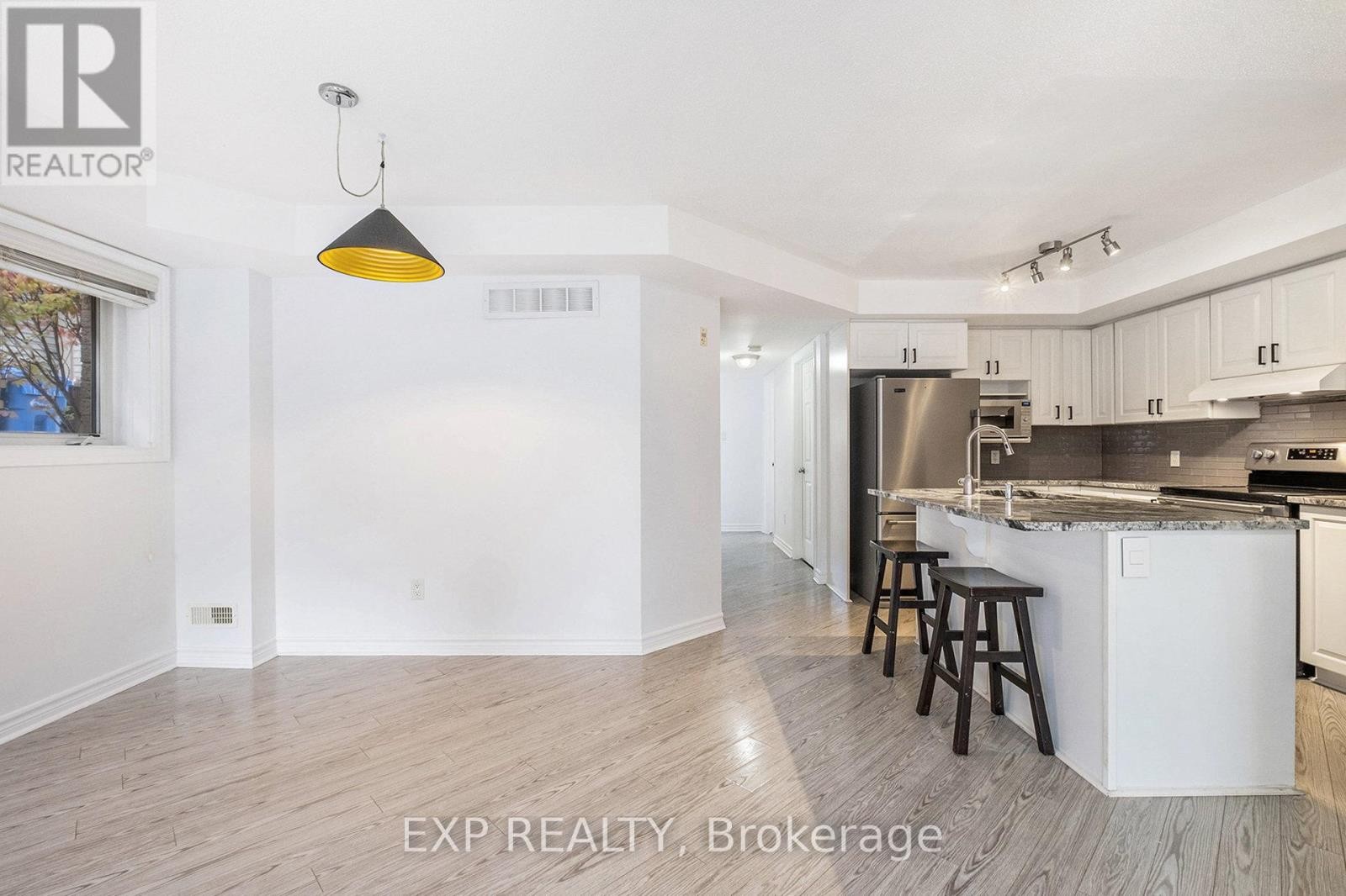 












2 - 305 CRESTHAVEN DRIVE

,
Ottawa,




Ontario
K2G4R5

