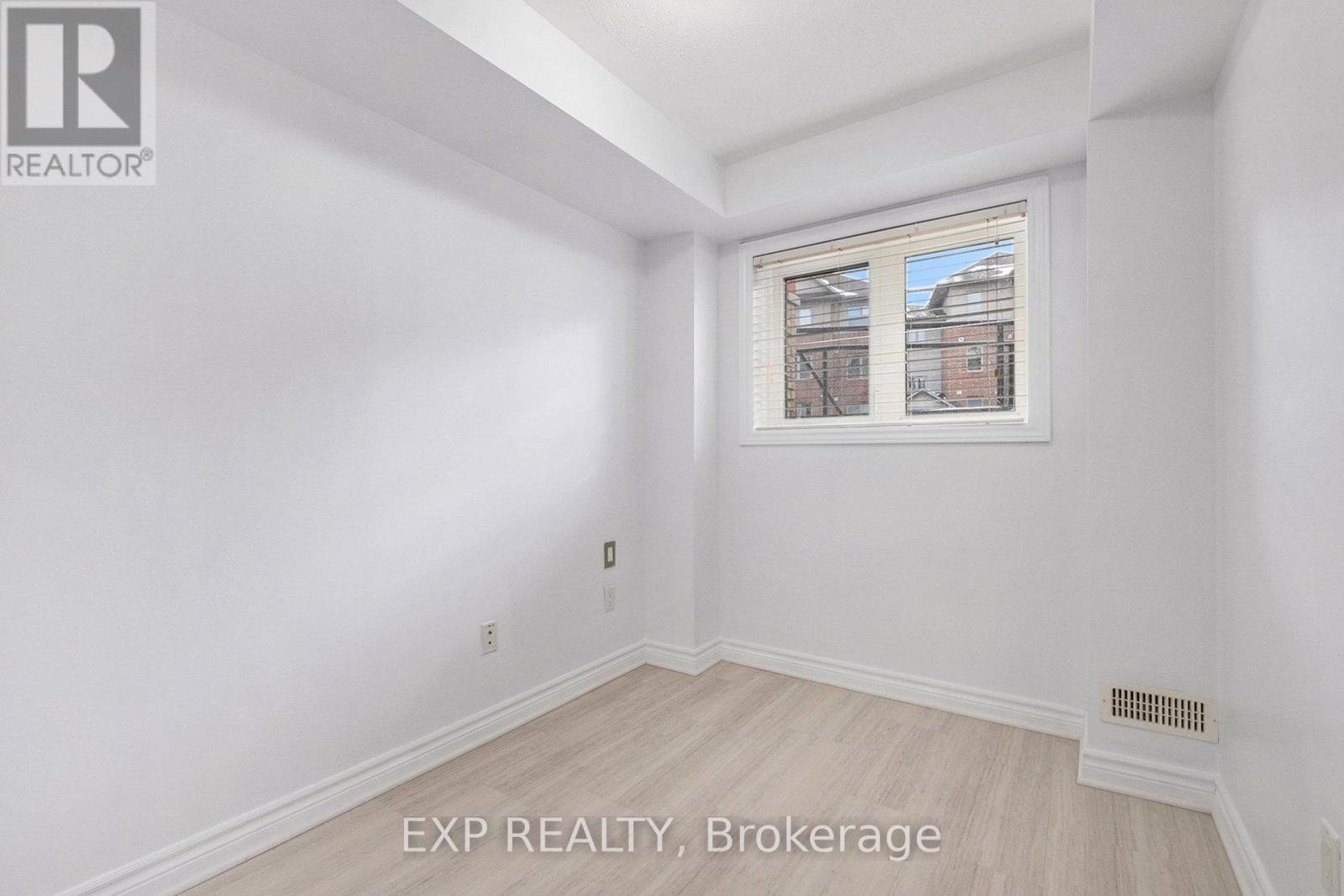 












2 - 305 CRESTHAVEN DRIVE

,
Ottawa,




Ontario
K2G4R5

