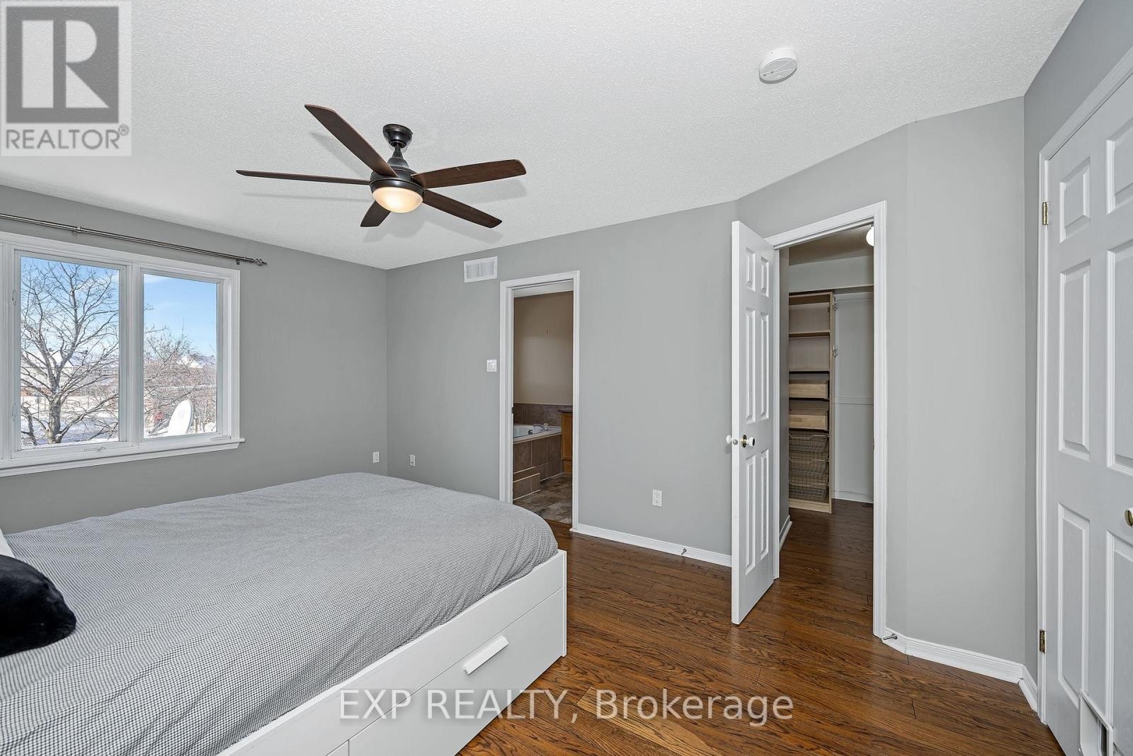 












4596 OGILVIE WALK CRESCENT

,
Ottawa,




Ontario
K1J1G6

