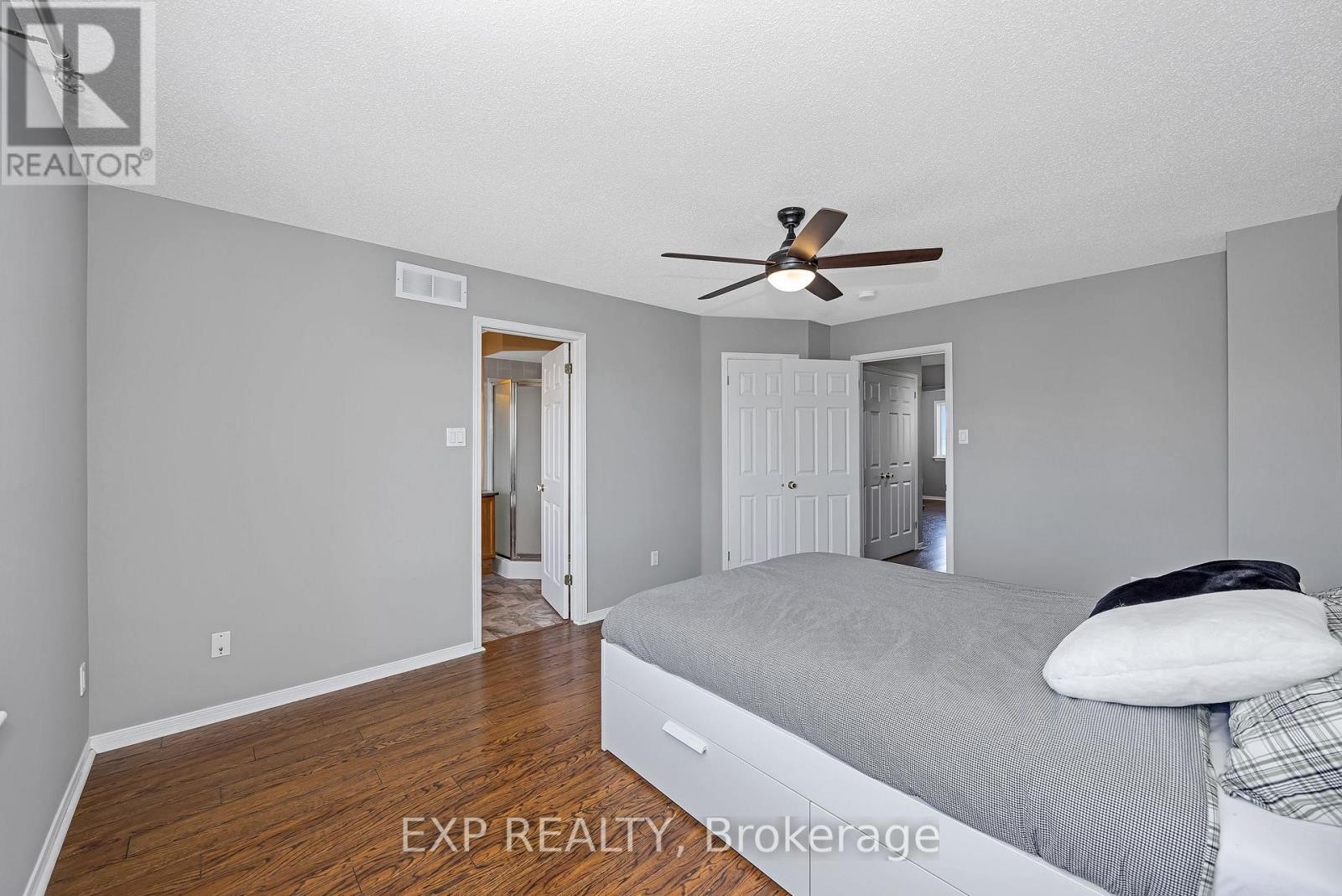 












4596 OGILVIE WALK CRESCENT

,
Ottawa,




Ontario
K1J1G6

