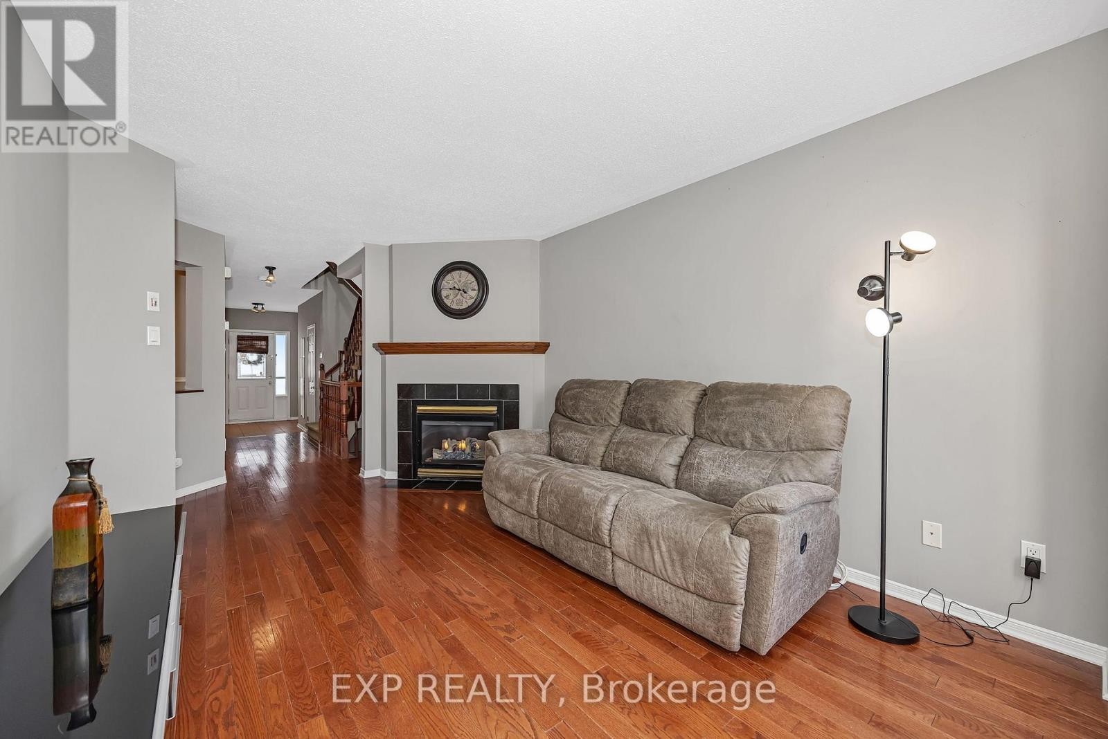 












4596 OGILVIE WALK CRESCENT

,
Ottawa,




Ontario
K1J1G6

