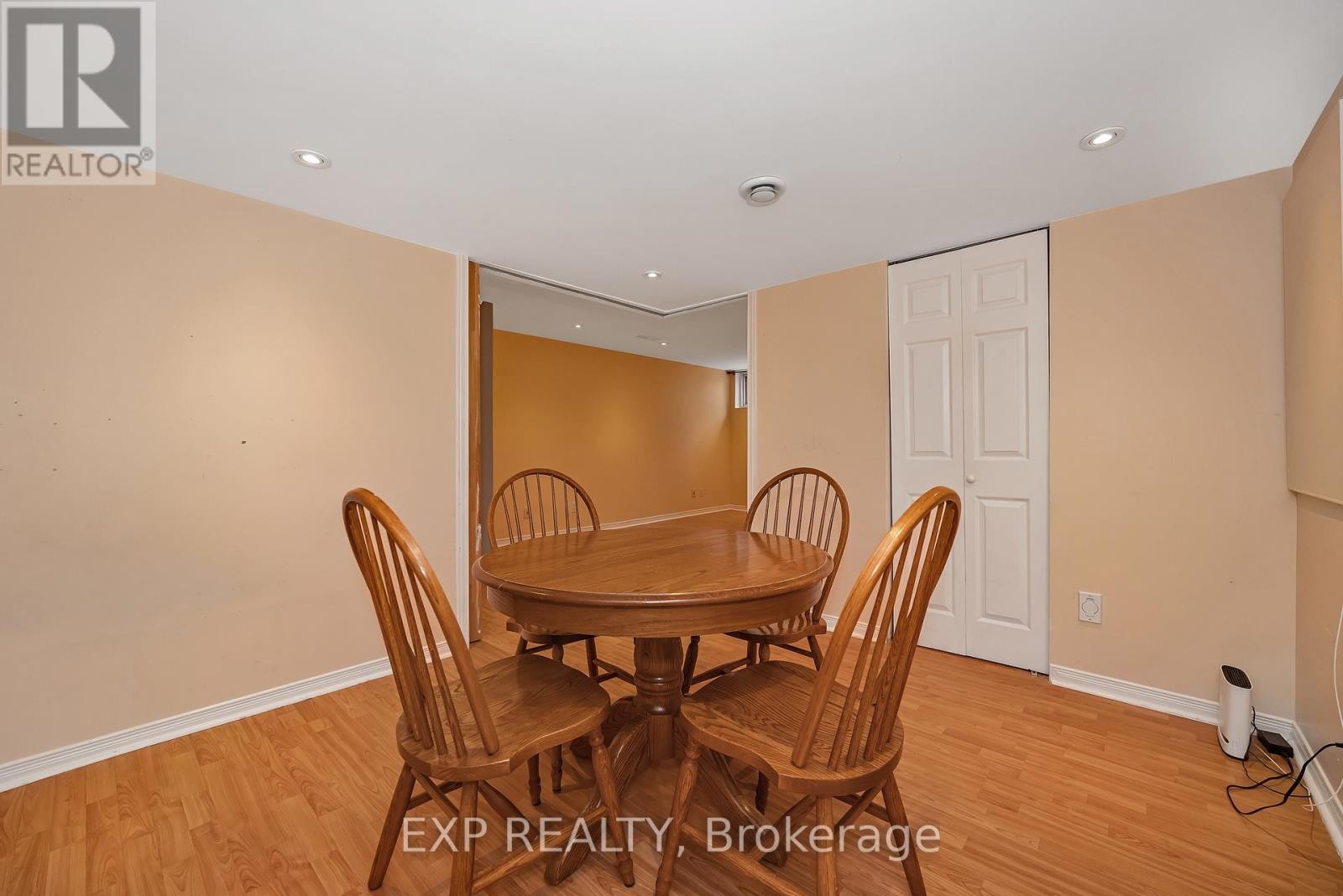 












4596 OGILVIE WALK CRESCENT

,
Ottawa,




Ontario
K1J1G6

