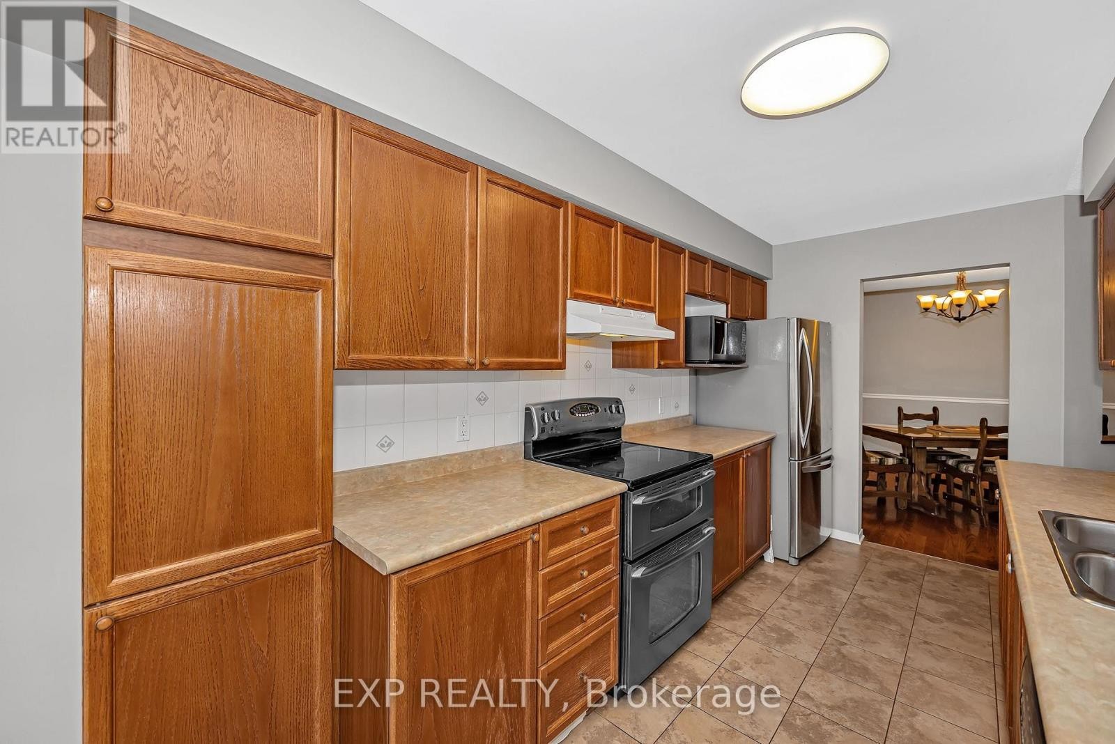 












4596 OGILVIE WALK CRESCENT

,
Ottawa,




Ontario
K1J1G6

