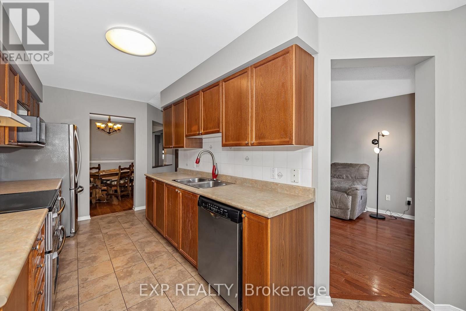 












4596 OGILVIE WALK CRESCENT

,
Ottawa,




Ontario
K1J1G6

