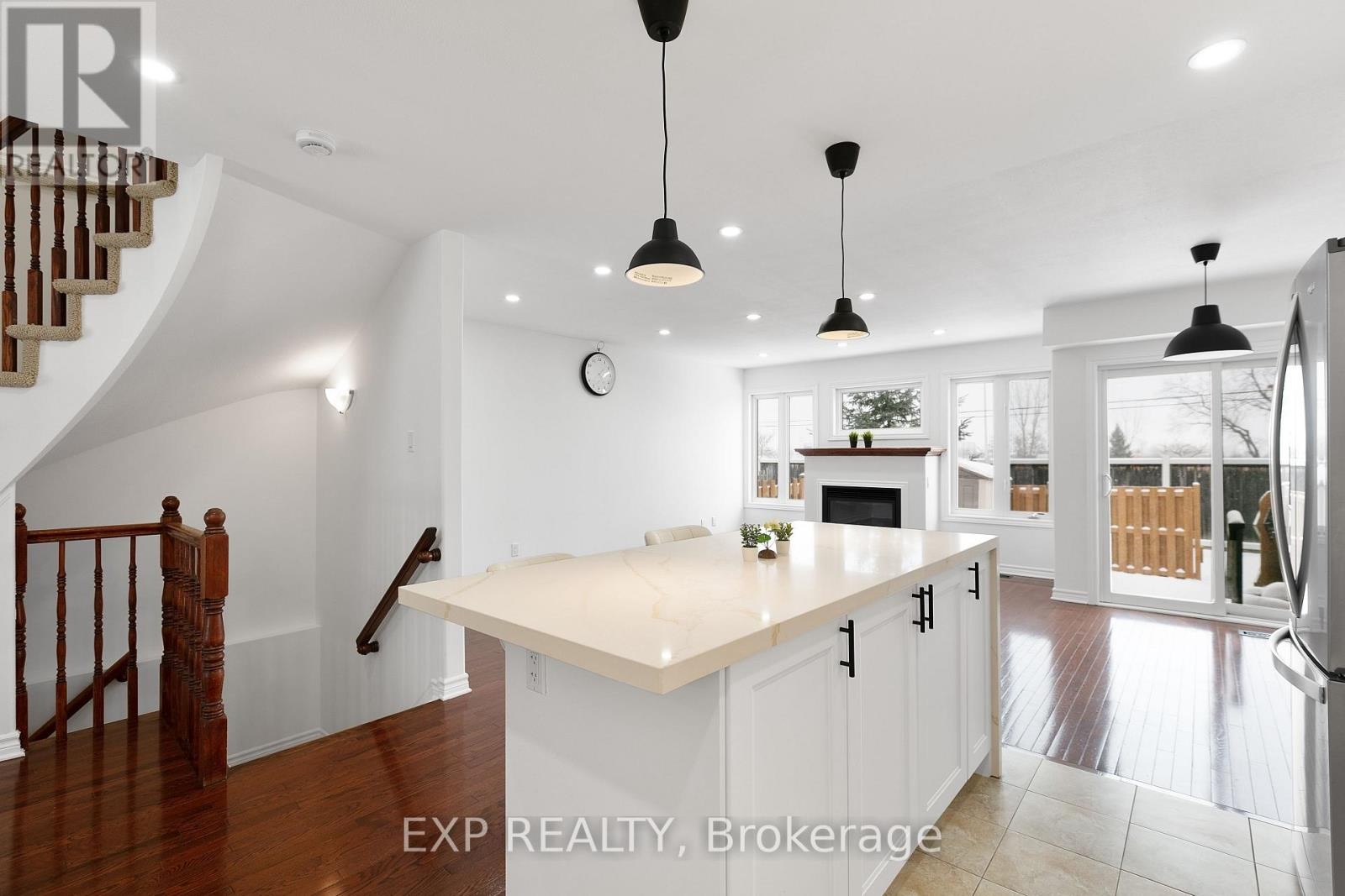 












1899 ARROWGRASS WAY

,
Ottawa,




Ontario
K4A0E3

