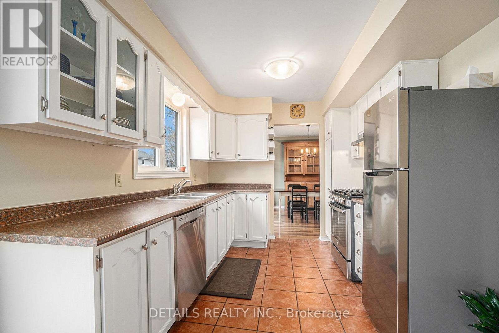 












221 MACDOUGALL STREET

,
Russell,




Ontario
K4R1A5

