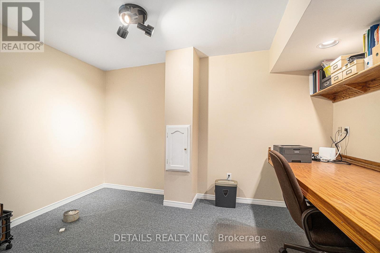 












221 MACDOUGALL STREET

,
Russell,




Ontario
K4R1A5

