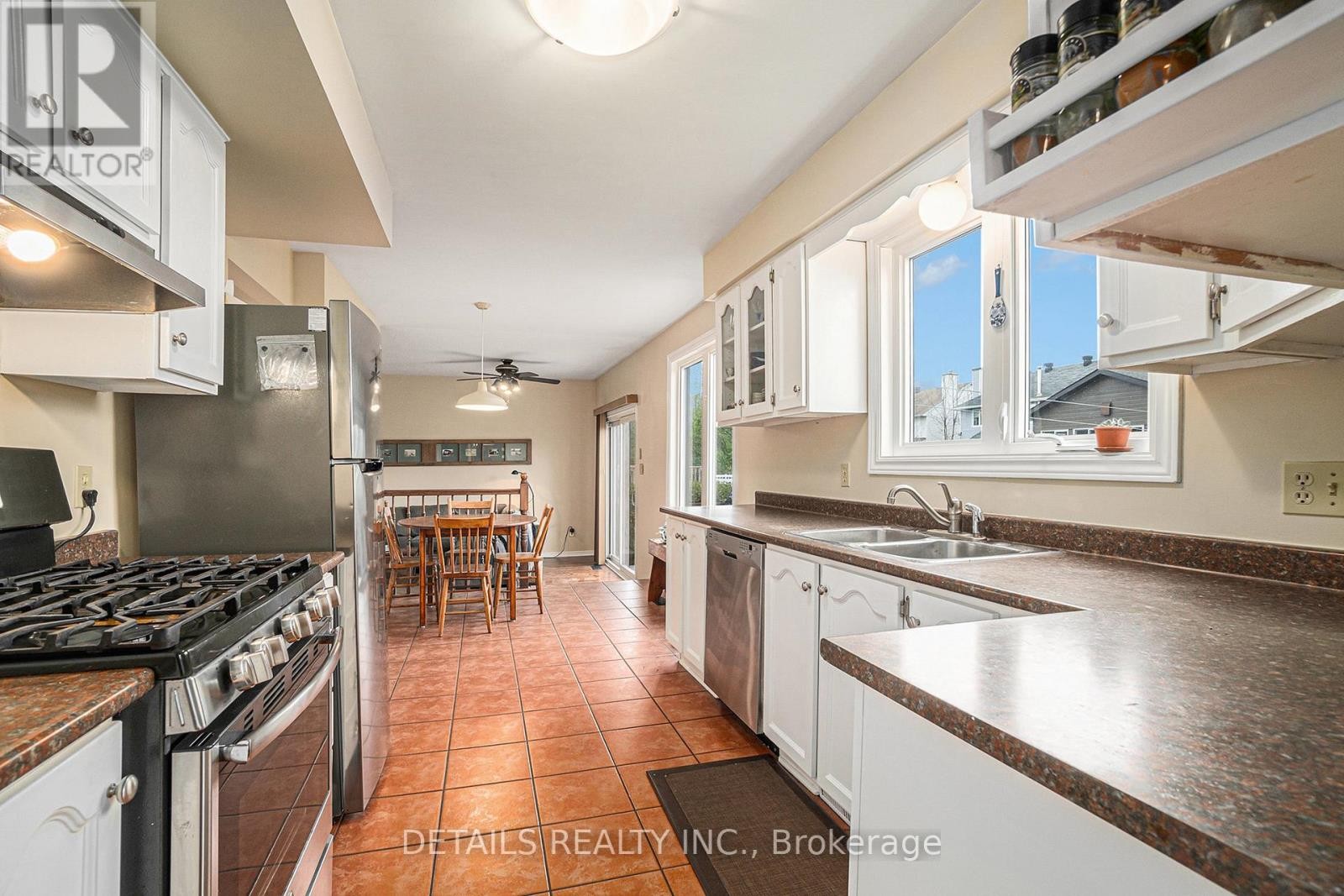 












221 MACDOUGALL STREET

,
Russell,




Ontario
K4R1A5

