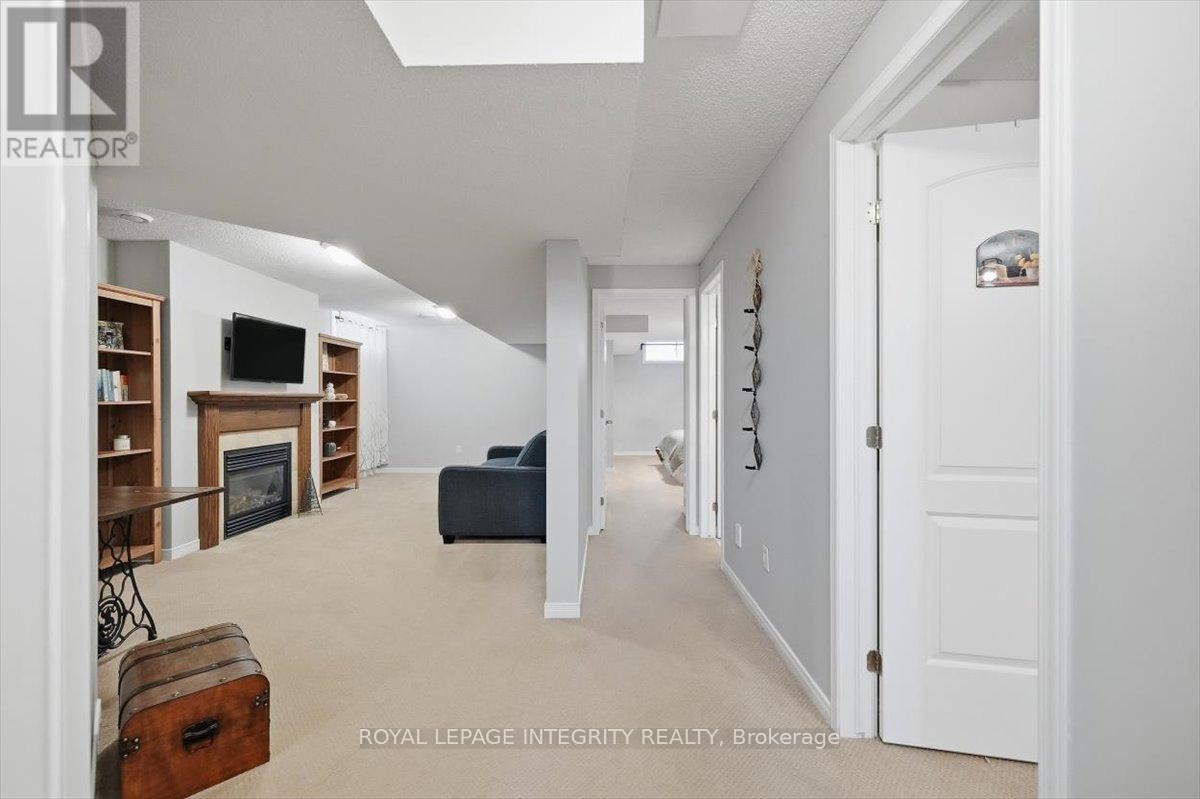 












113 DORINA SARAZIN CRESCENT

,
Clarence-Rockland,




Ontario
K4K0G6

