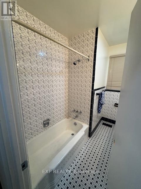 












2243 MIRAMICHI STREET

,
Ottawa,




Ontario
K2C0Z1

