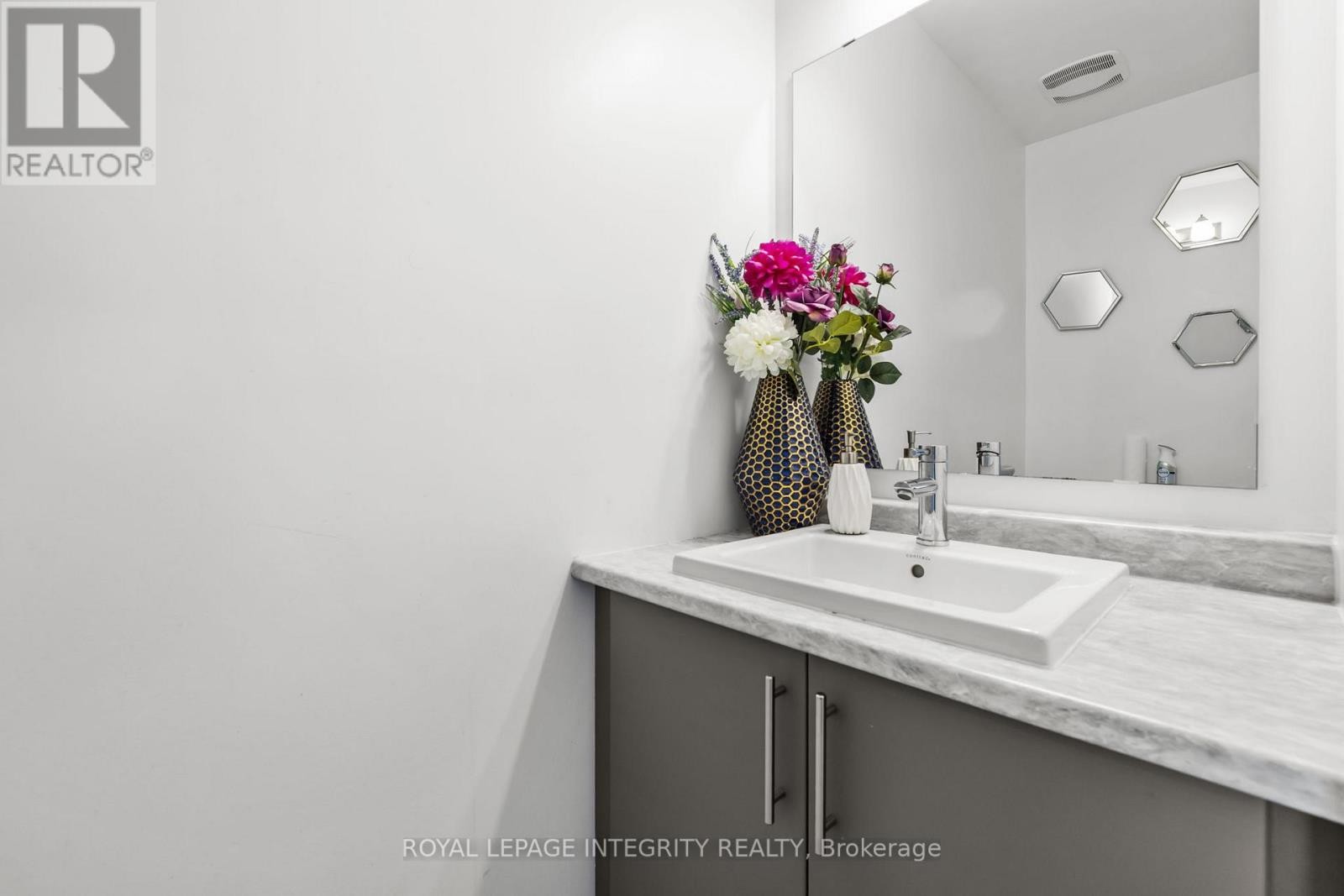 












512 CARDAMOM TERRACE

,
Ottawa,




Ontario
K2S2X9

