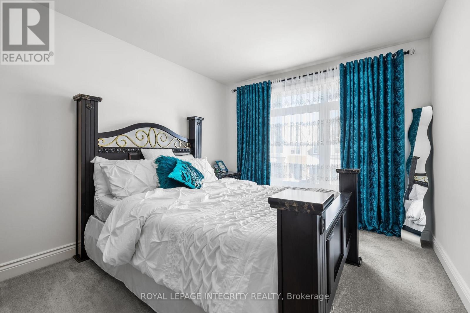 












512 CARDAMOM TERRACE

,
Ottawa,




Ontario
K2S2X9

