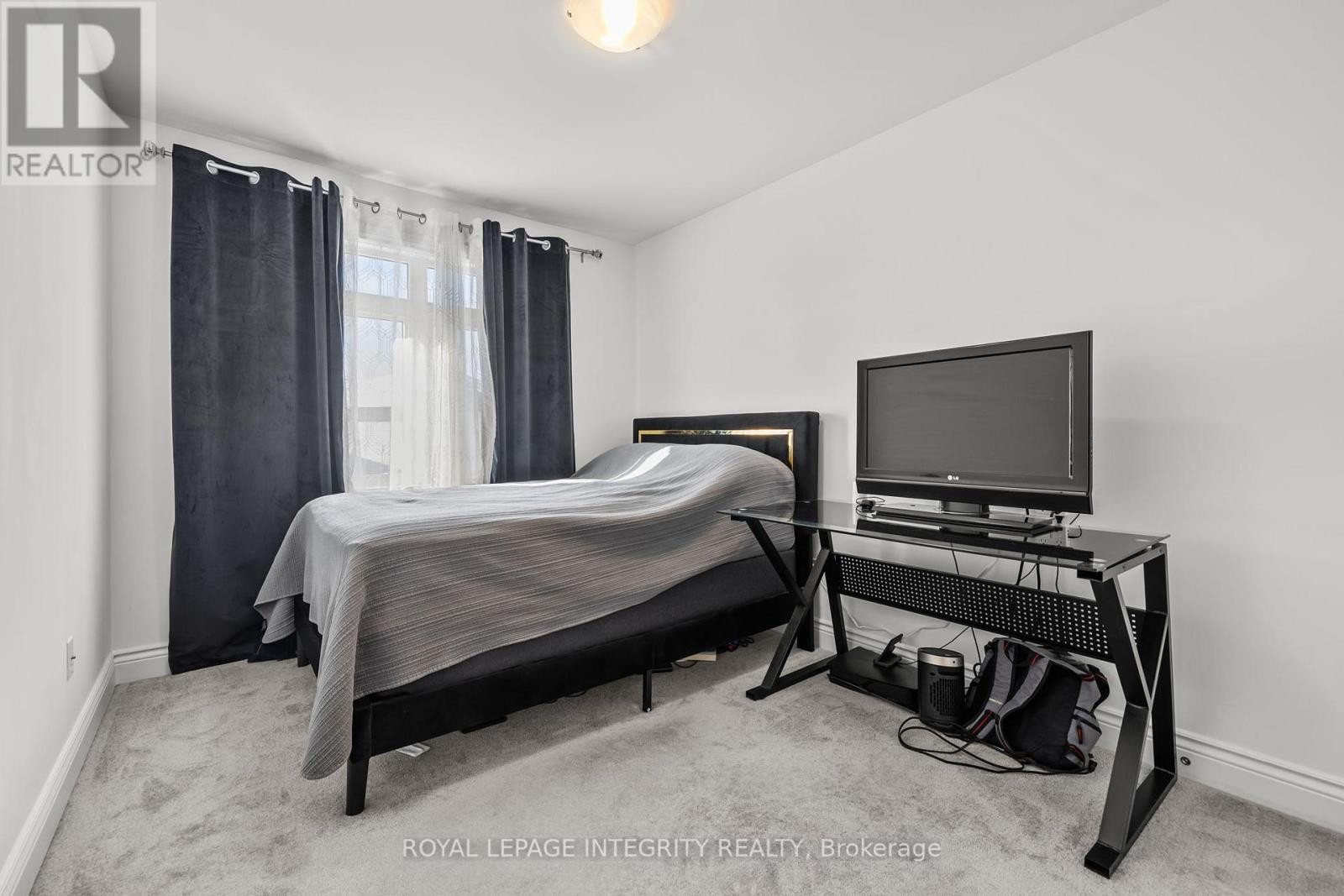 












512 CARDAMOM TERRACE

,
Ottawa,




Ontario
K2S2X9

