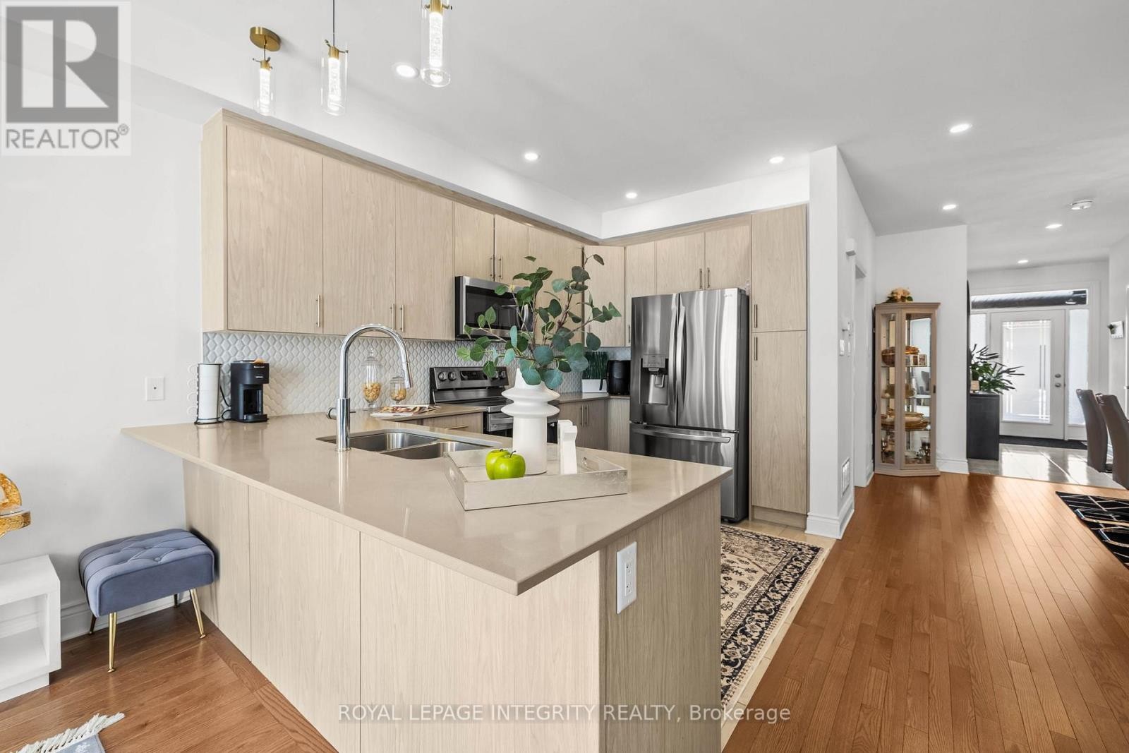 












512 CARDAMOM TERRACE

,
Ottawa,




Ontario
K2S2X9

