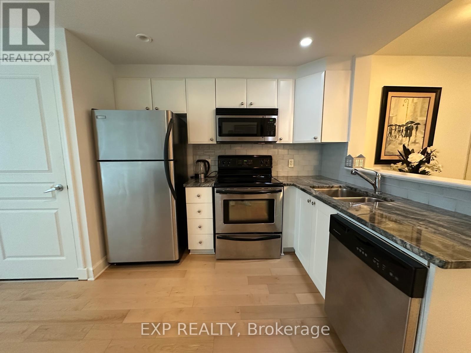 












310 - 200 BESSERER STREET

,
Ottawa,




Ontario
K1N0A7

