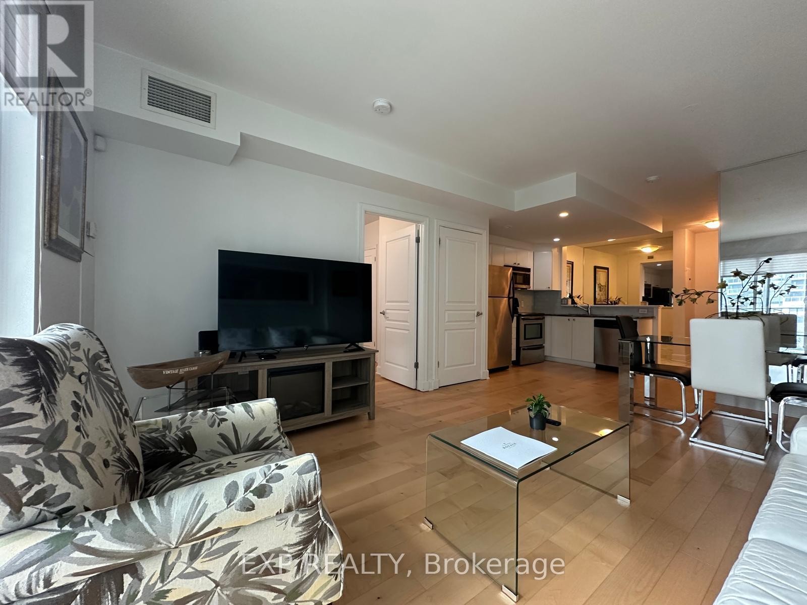 












310 - 200 BESSERER STREET

,
Ottawa,




Ontario
K1N0A7

