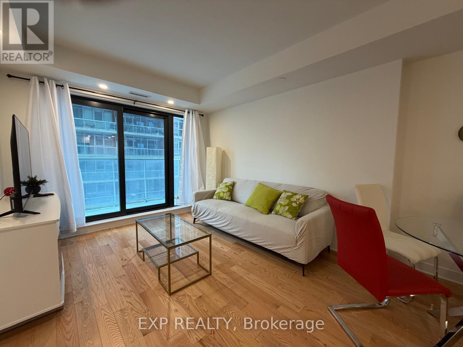 












304 - 180 GEORGE STREET

,
Ottawa,




Ontario
K1N0G8

