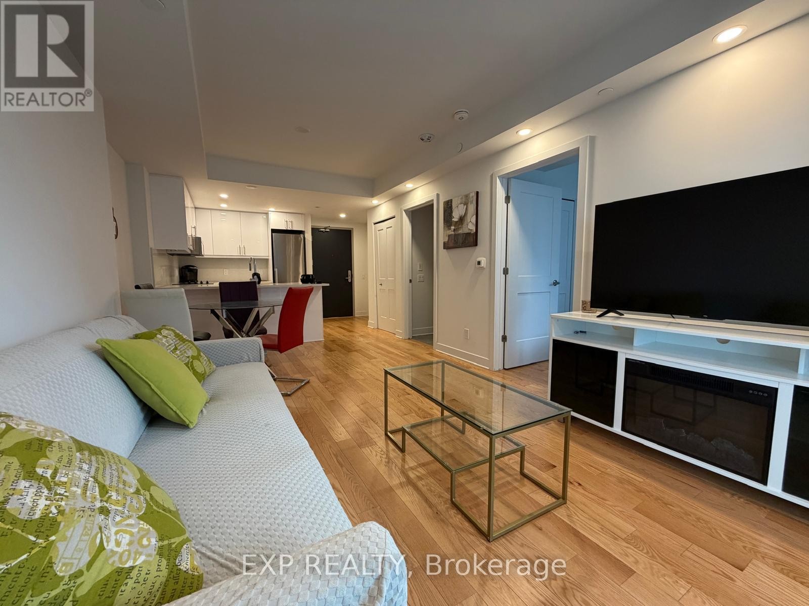 












304 - 180 GEORGE STREET

,
Ottawa,




Ontario
K1N0G8

