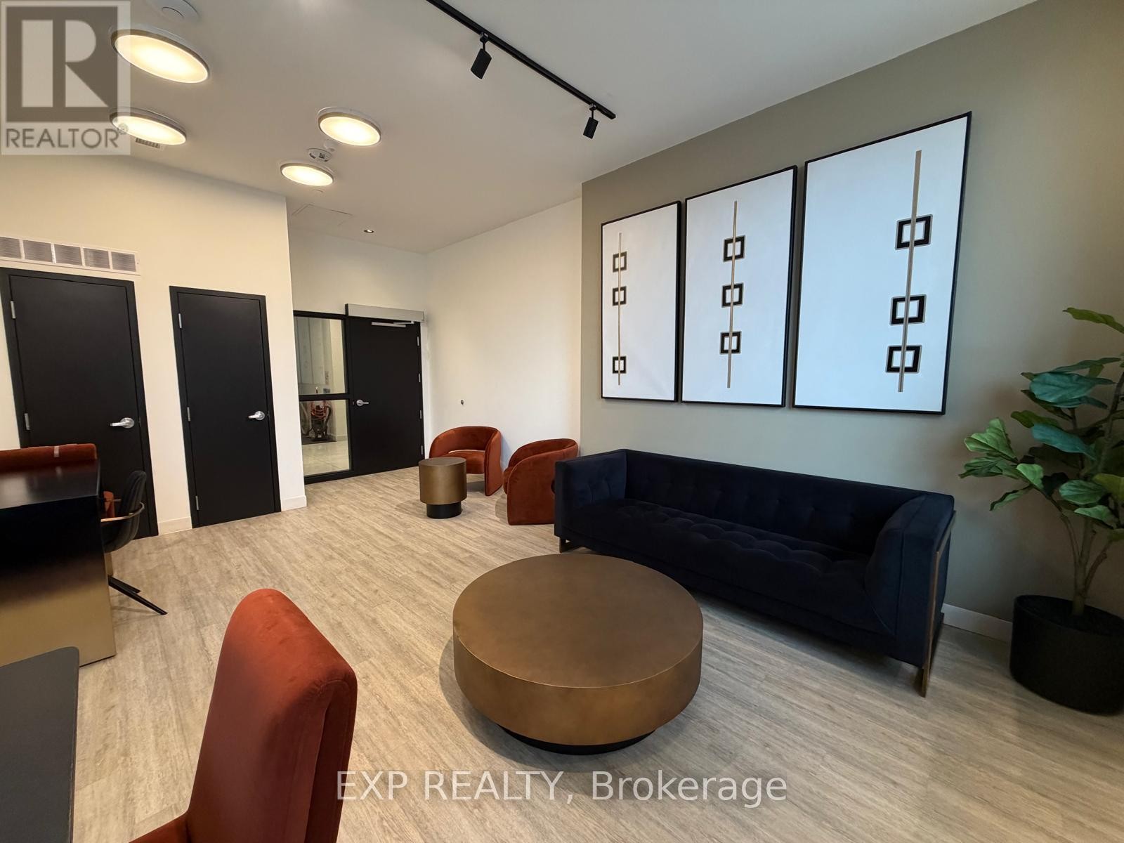 












304 - 180 GEORGE STREET

,
Ottawa,




Ontario
K1N0G8

