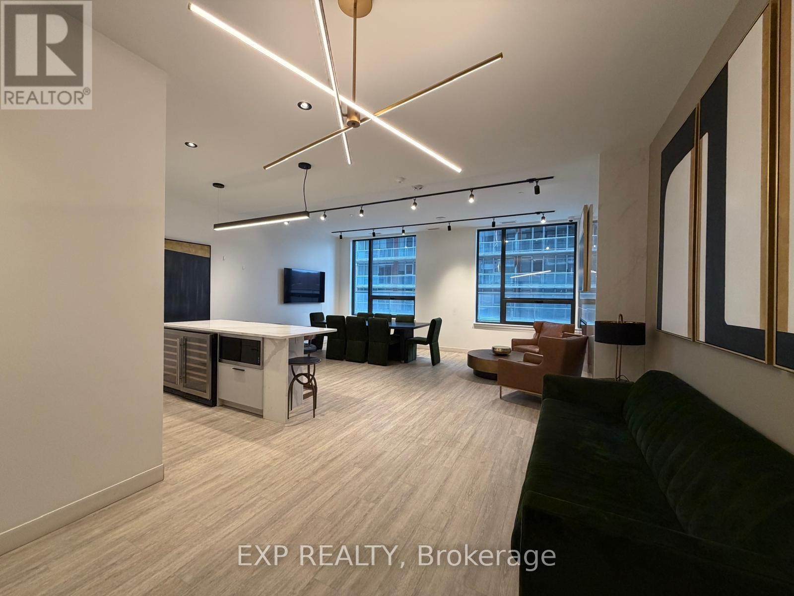 












304 - 180 GEORGE STREET

,
Ottawa,




Ontario
K1N0G8

