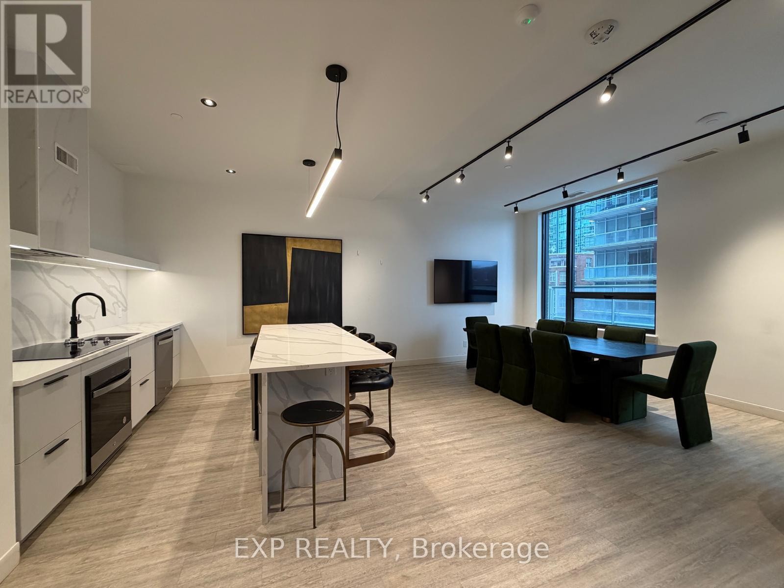 












304 - 180 GEORGE STREET

,
Ottawa,




Ontario
K1N0G8

