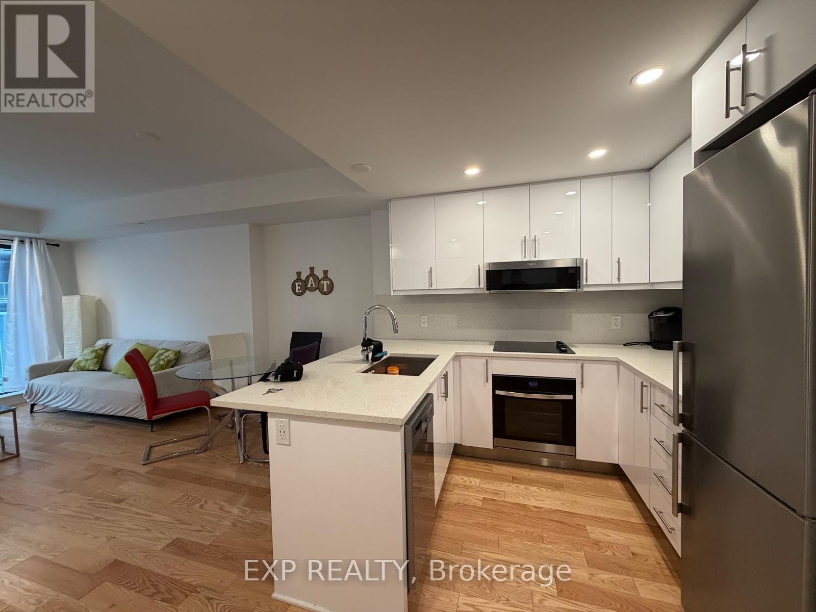 












304 - 180 GEORGE STREET

,
Ottawa,




Ontario
K1N0G8

