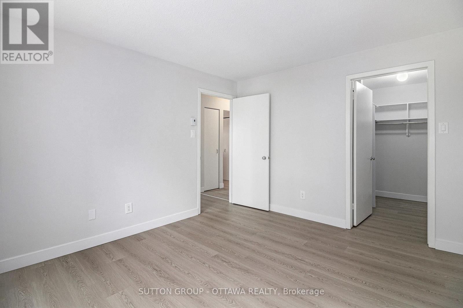 












314 - 270 BRITTANY DRIVE

,
Ottawa,




Ontario
K1K4M3

