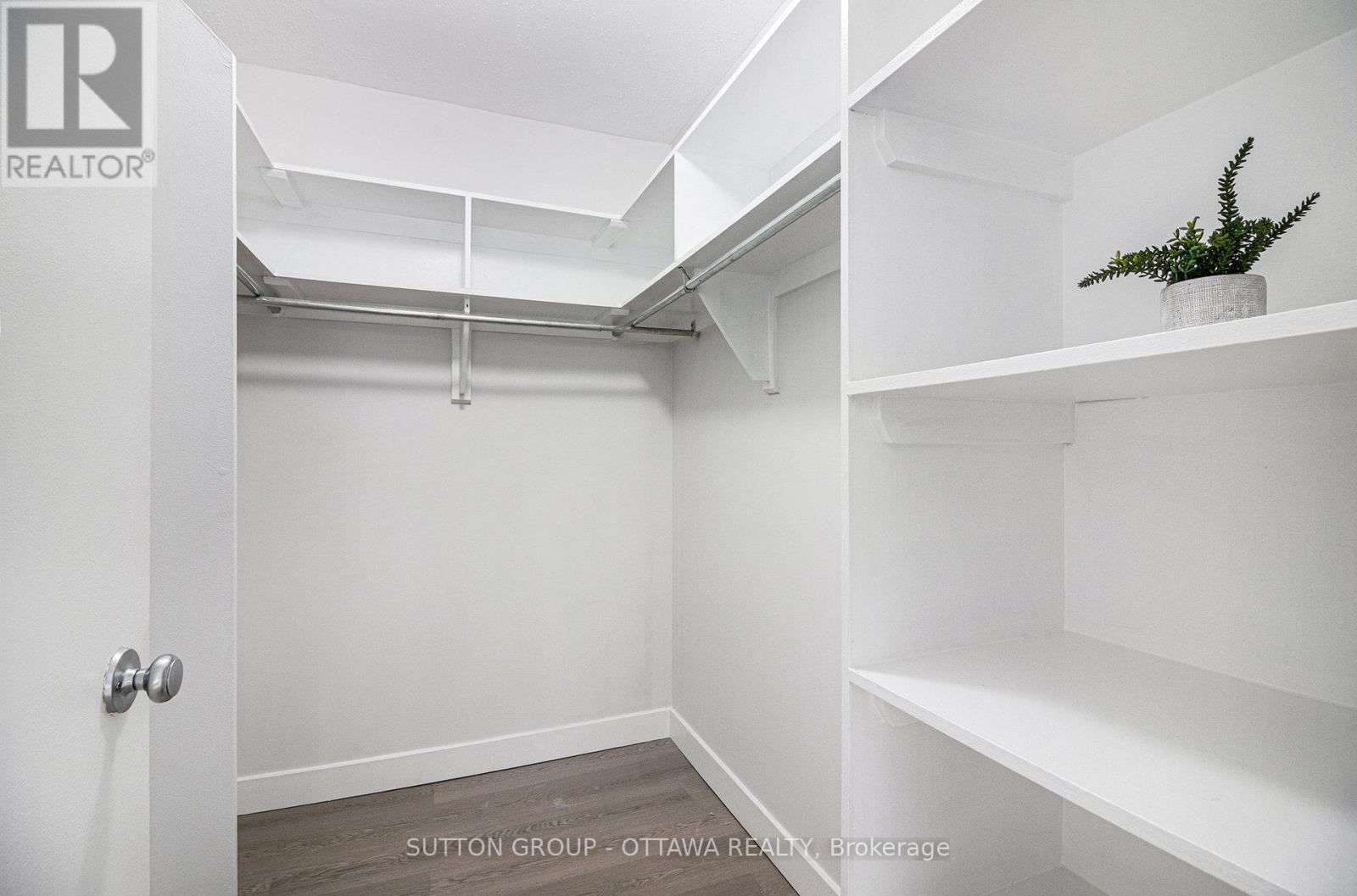 












314 - 270 BRITTANY DRIVE

,
Ottawa,




Ontario
K1K4M3

