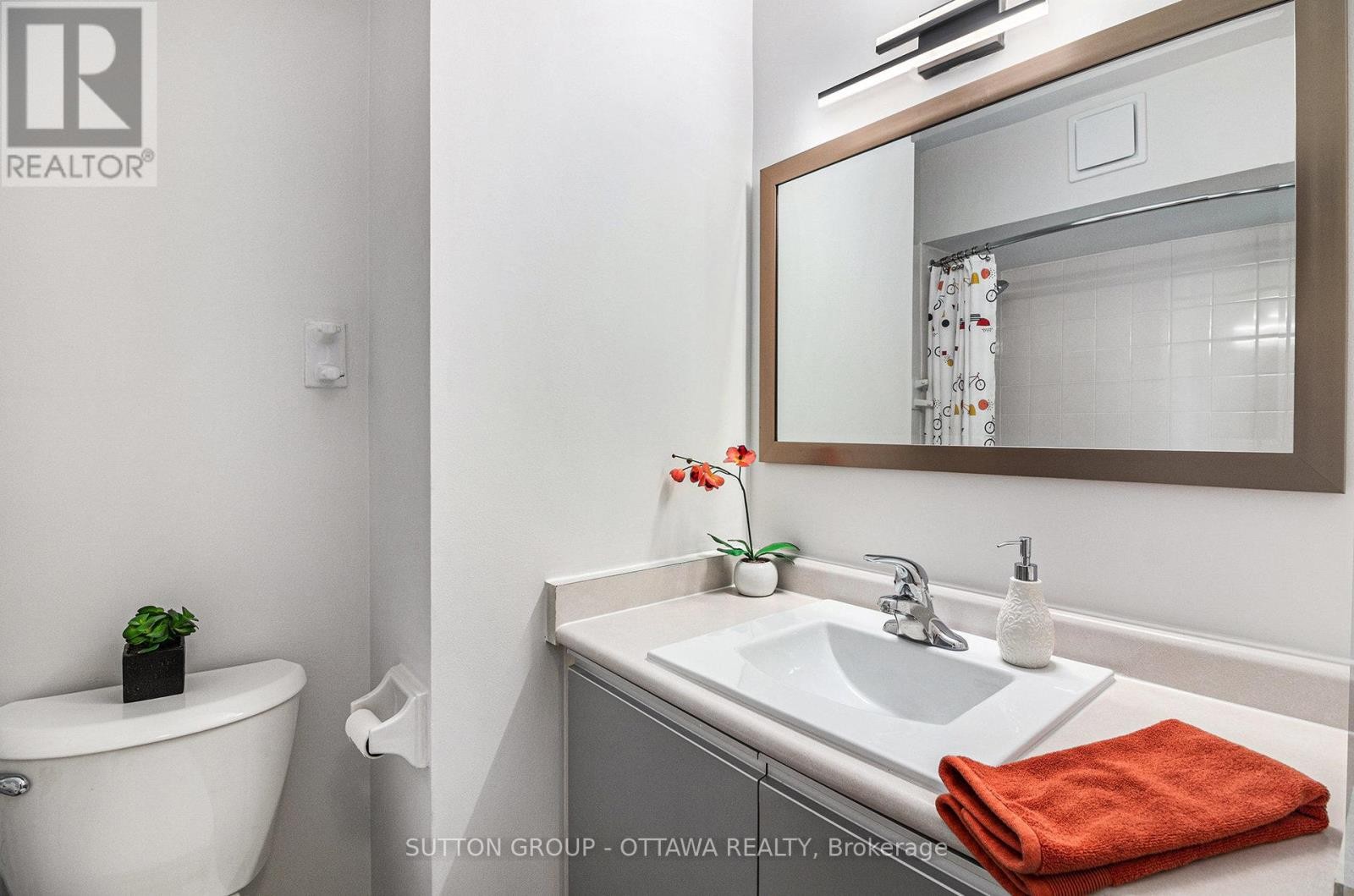 












314 - 270 BRITTANY DRIVE

,
Ottawa,




Ontario
K1K4M3

