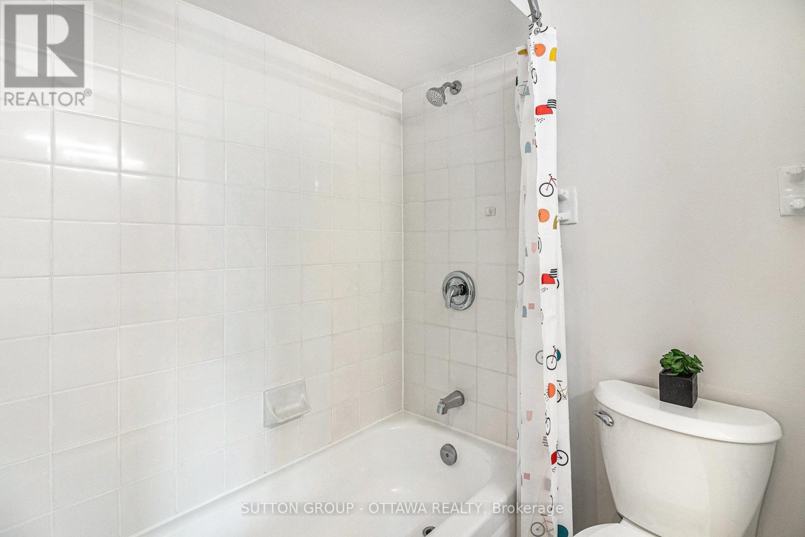 












314 - 270 BRITTANY DRIVE

,
Ottawa,




Ontario
K1K4M3

