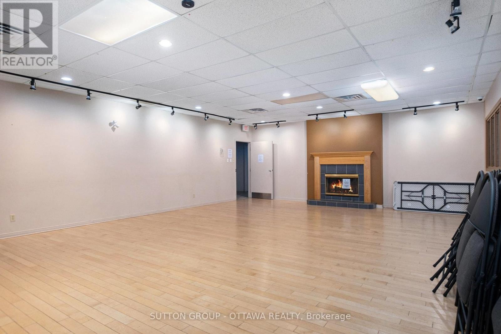 












314 - 270 BRITTANY DRIVE

,
Ottawa,




Ontario
K1K4M3

