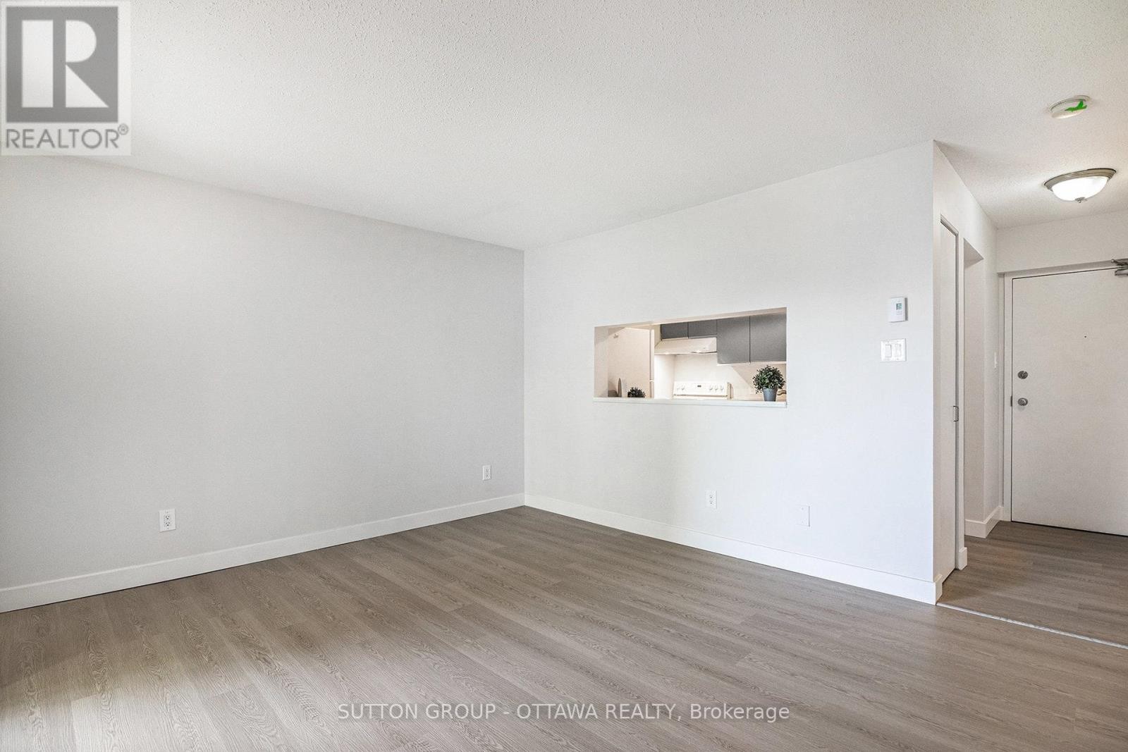 












314 - 270 BRITTANY DRIVE

,
Ottawa,




Ontario
K1K4M3

