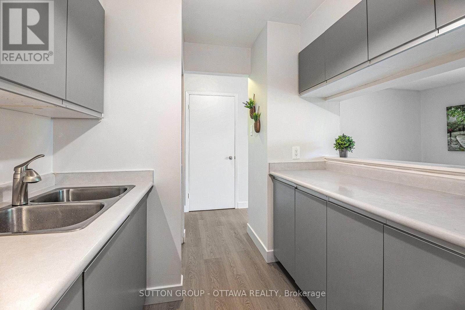 












314 - 270 BRITTANY DRIVE

,
Ottawa,




Ontario
K1K4M3

