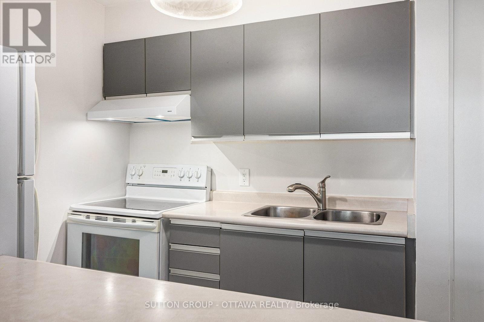 












314 - 270 BRITTANY DRIVE

,
Ottawa,




Ontario
K1K4M3

