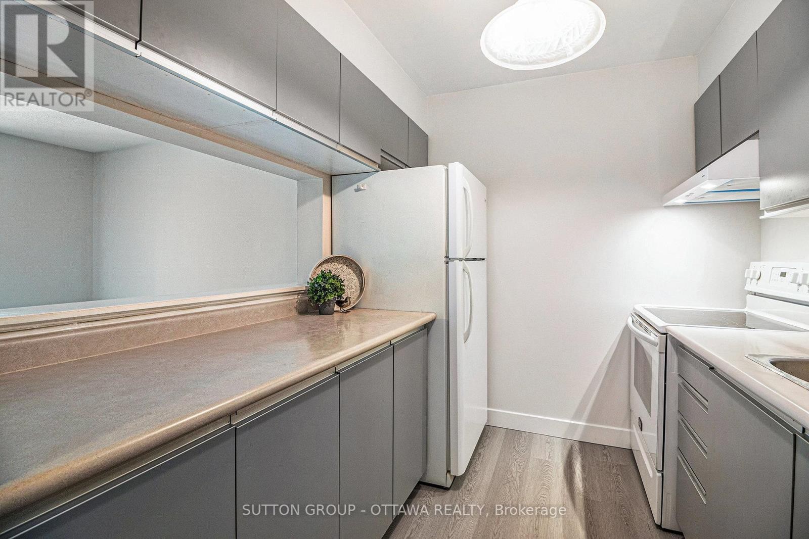 












314 - 270 BRITTANY DRIVE

,
Ottawa,




Ontario
K1K4M3

