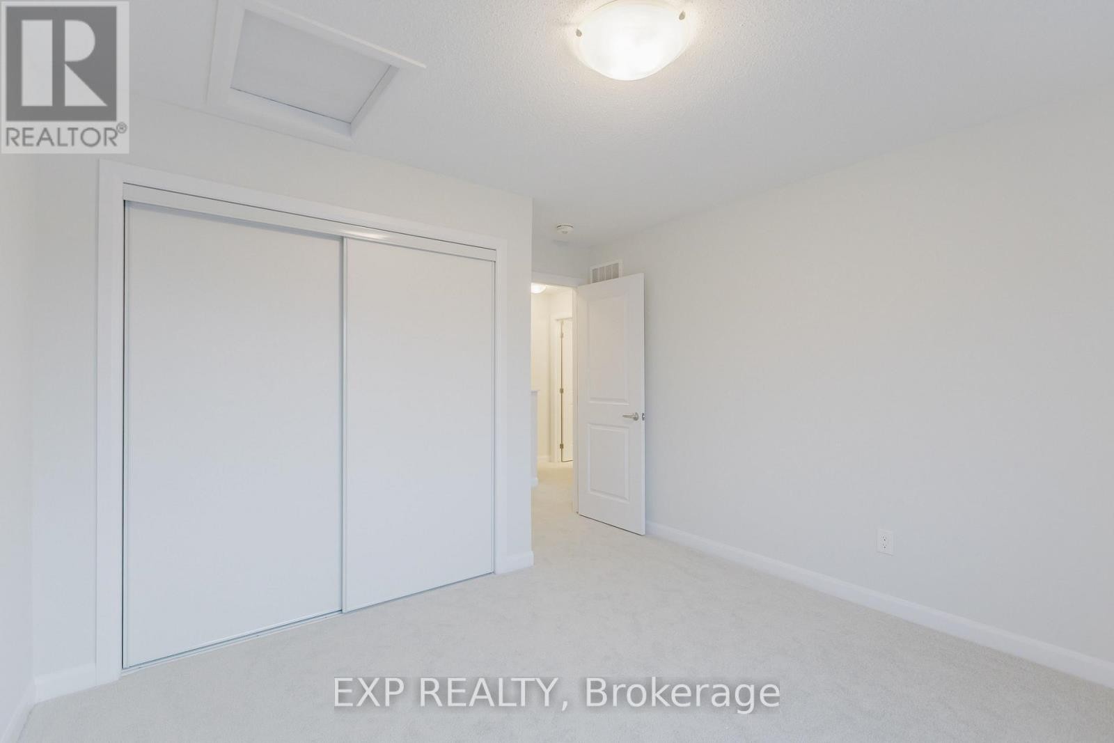 












1245 CREEKWAY PRIVATE

,
Ottawa,




Ontario
K2T0S8

