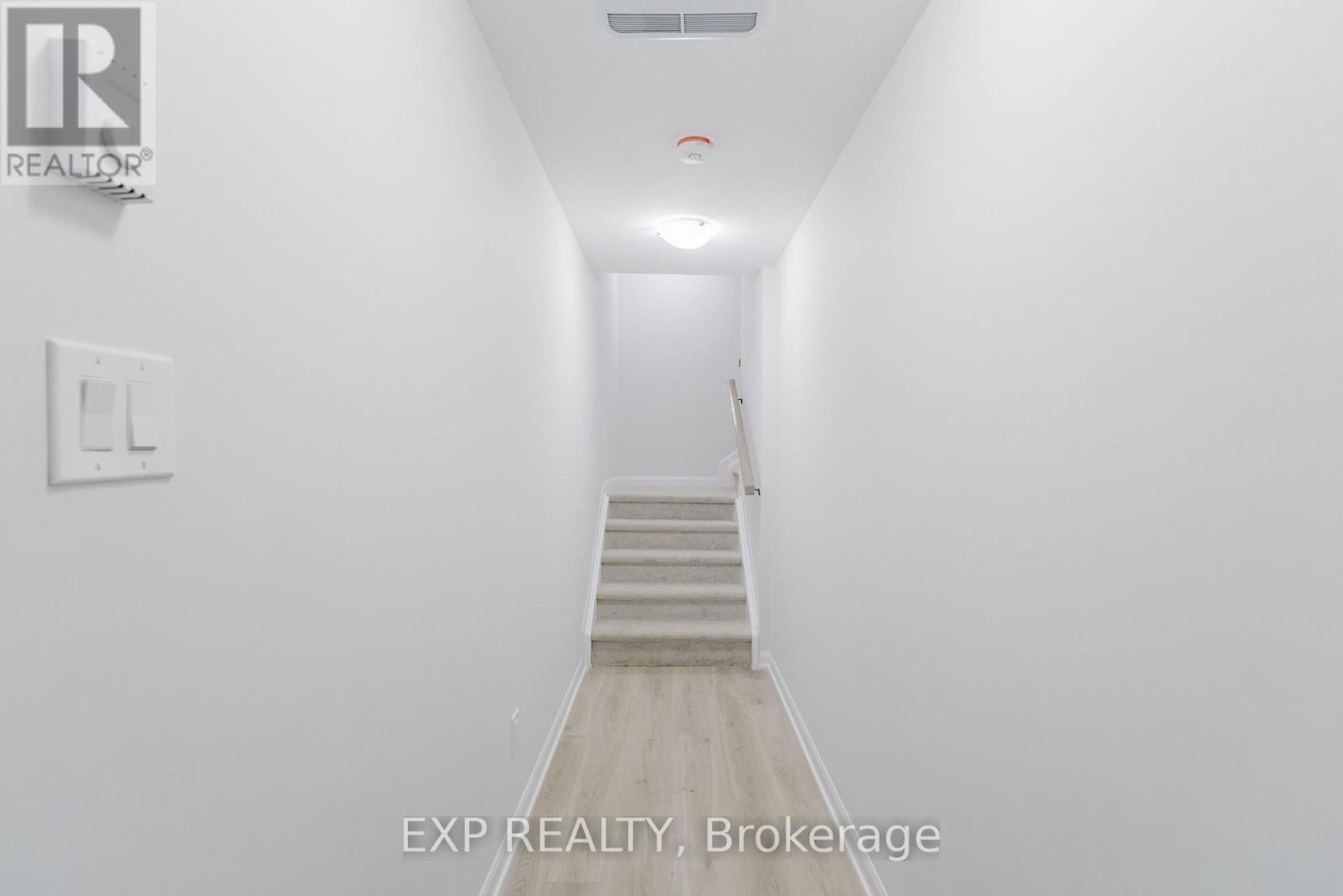 












1245 CREEKWAY PRIVATE

,
Ottawa,




Ontario
K2T0S8

