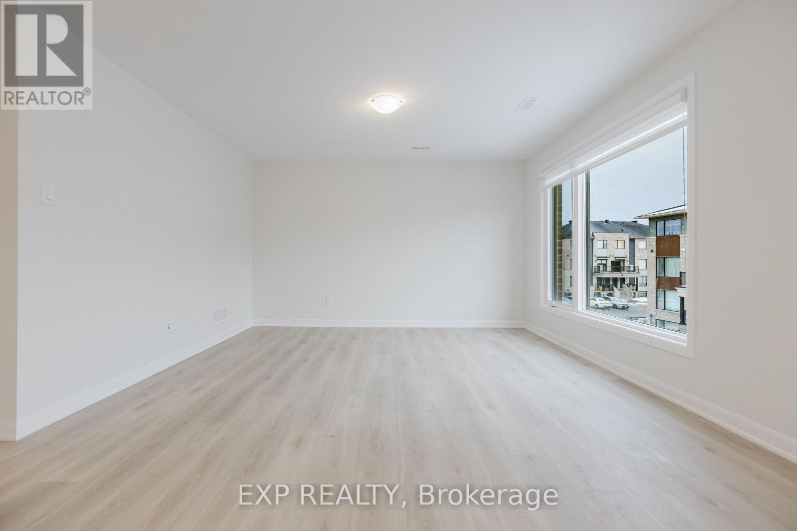 












1245 CREEKWAY PRIVATE

,
Ottawa,




Ontario
K2T0S8

