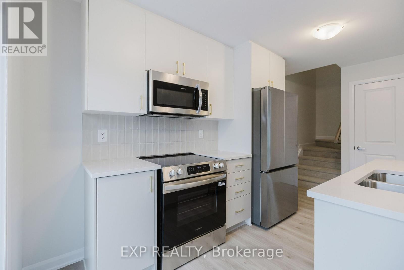 












1245 CREEKWAY PRIVATE

,
Ottawa,




Ontario
K2T0S8

