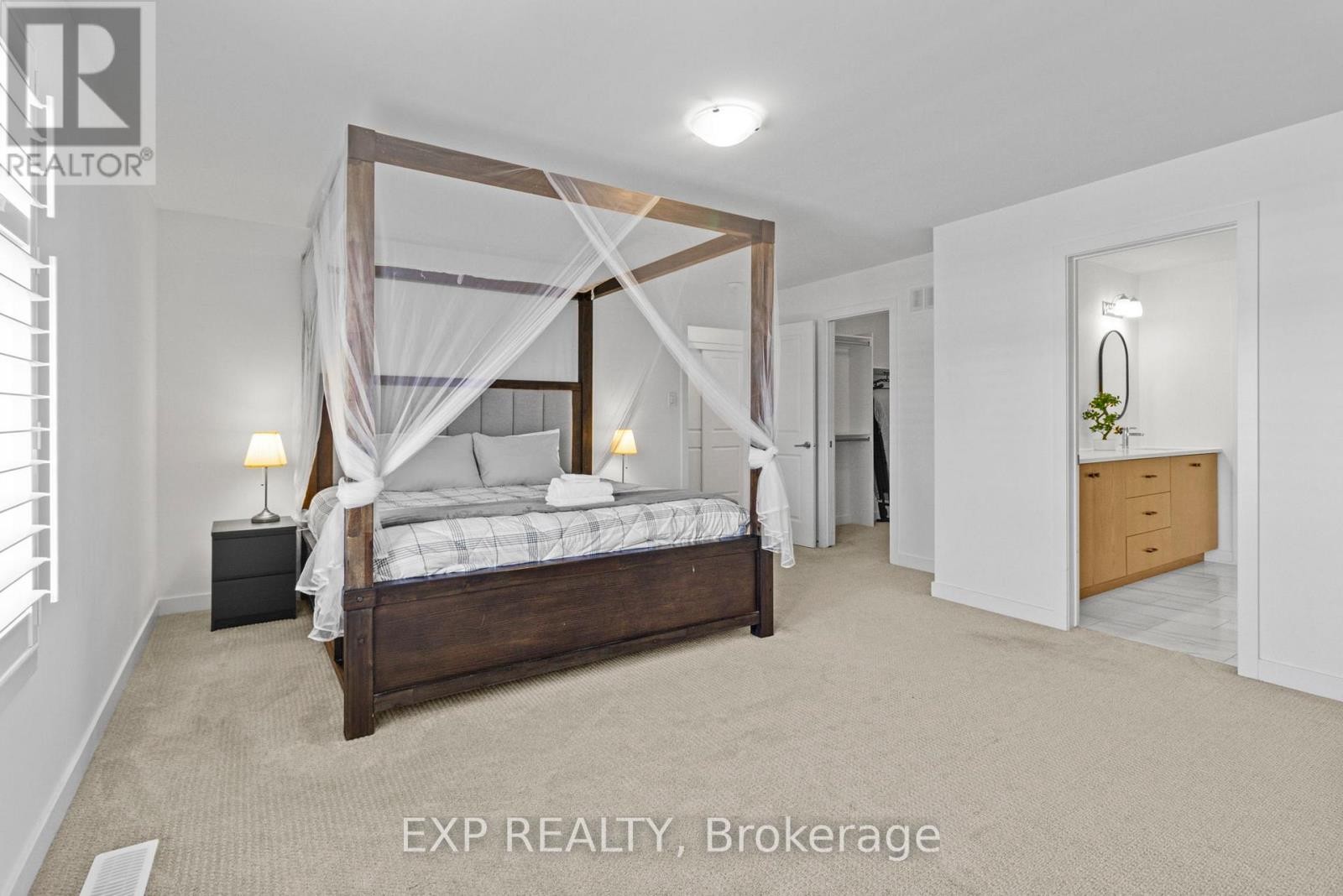 












4556 KELLY FARM DRIVE

,
Ottawa,




Ontario
K1X0G8

