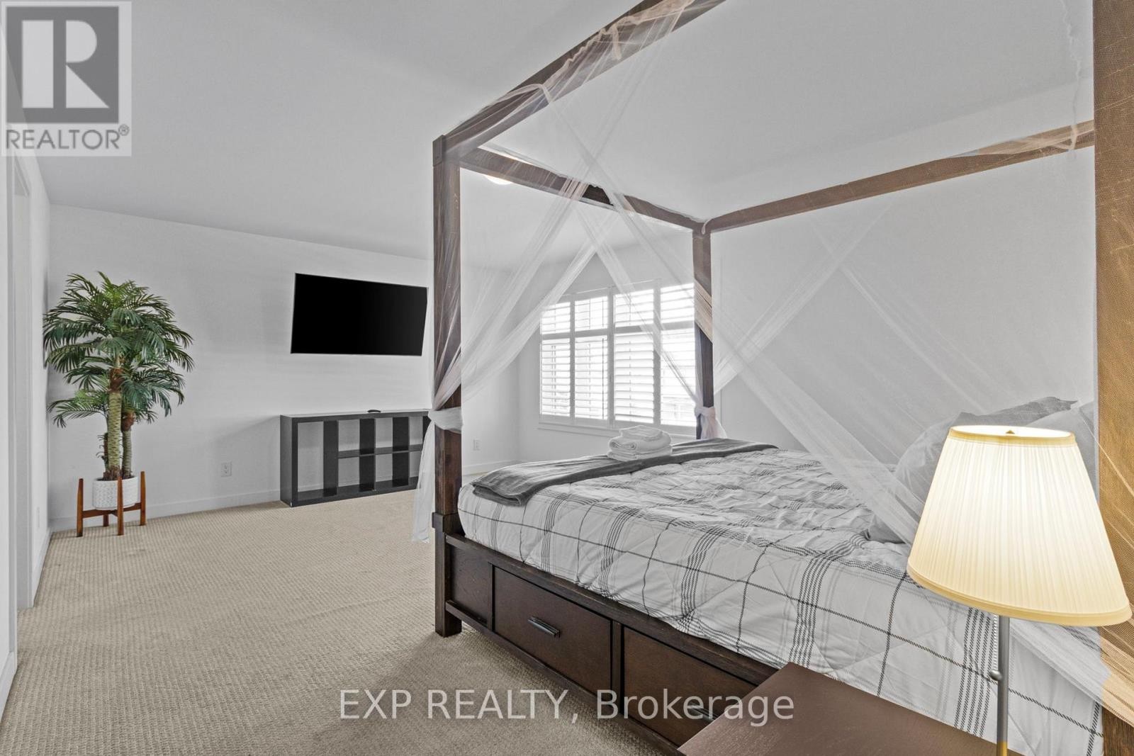 












4556 KELLY FARM DRIVE

,
Ottawa,




Ontario
K1X0G8

