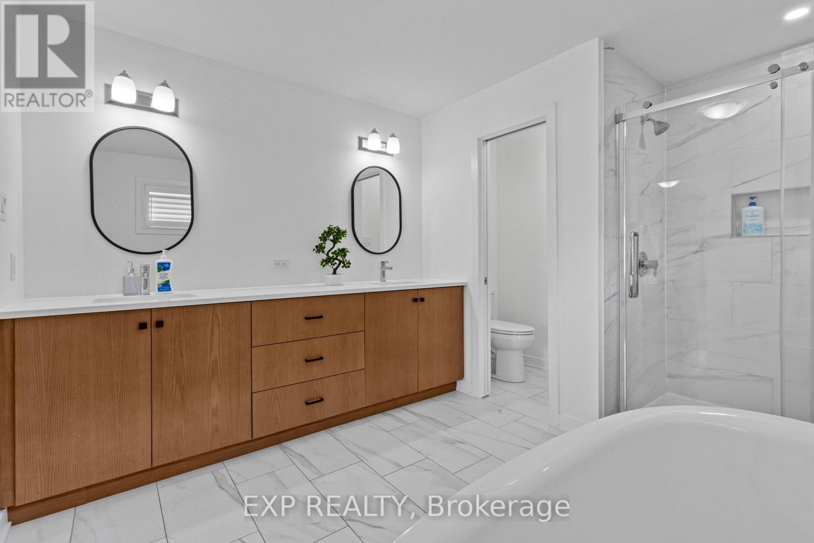 












4556 KELLY FARM DRIVE

,
Ottawa,




Ontario
K1X0G8

