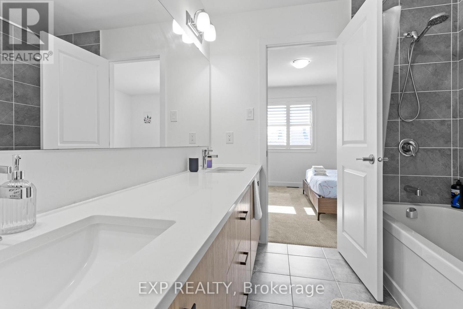 












4556 KELLY FARM DRIVE

,
Ottawa,




Ontario
K1X0G8

