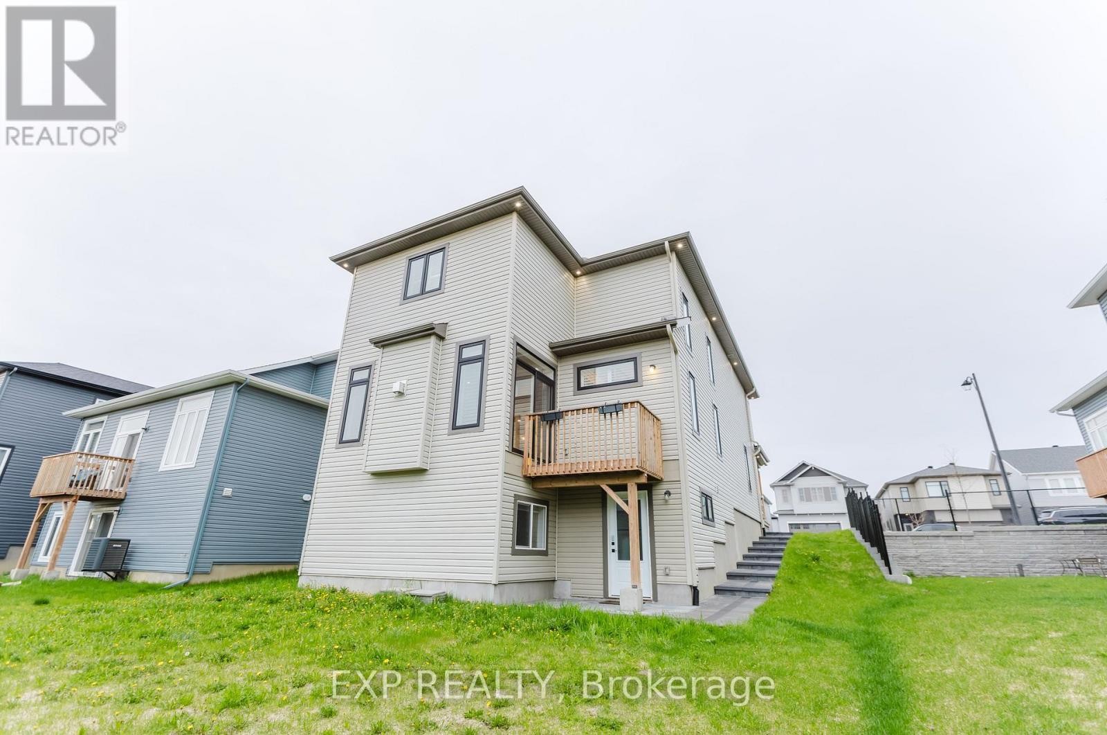 












4556 KELLY FARM DRIVE

,
Ottawa,




Ontario
K1X0G8

