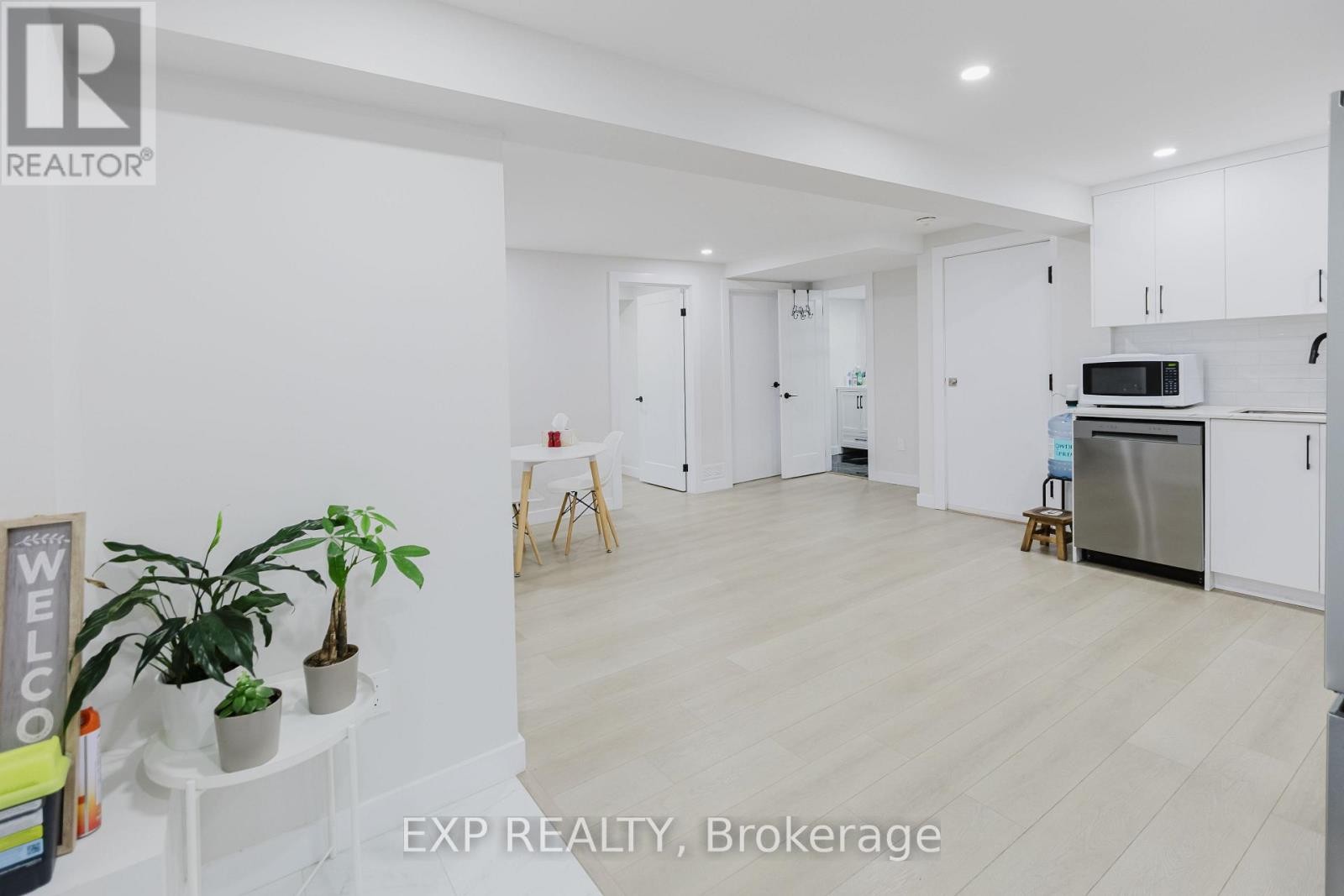 












4556 KELLY FARM DRIVE

,
Ottawa,




Ontario
K1X0G8

