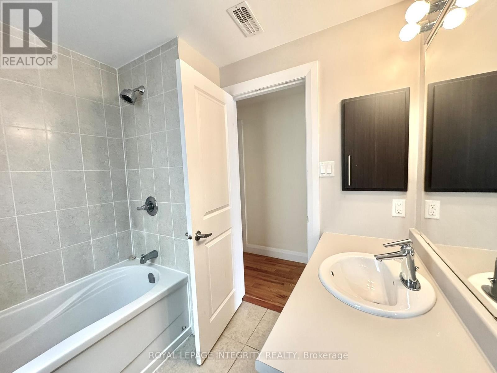 












138 KING GEORGE STREET

,
Ottawa,




Ontario
K1K1V3

