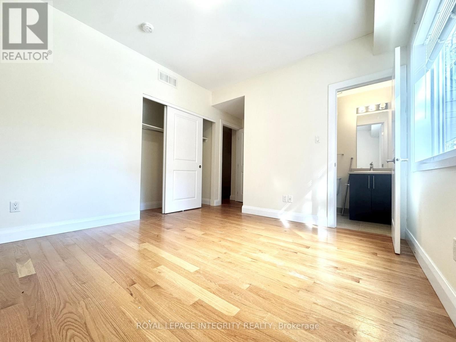 












138 KING GEORGE STREET

,
Ottawa,




Ontario
K1K1V3

