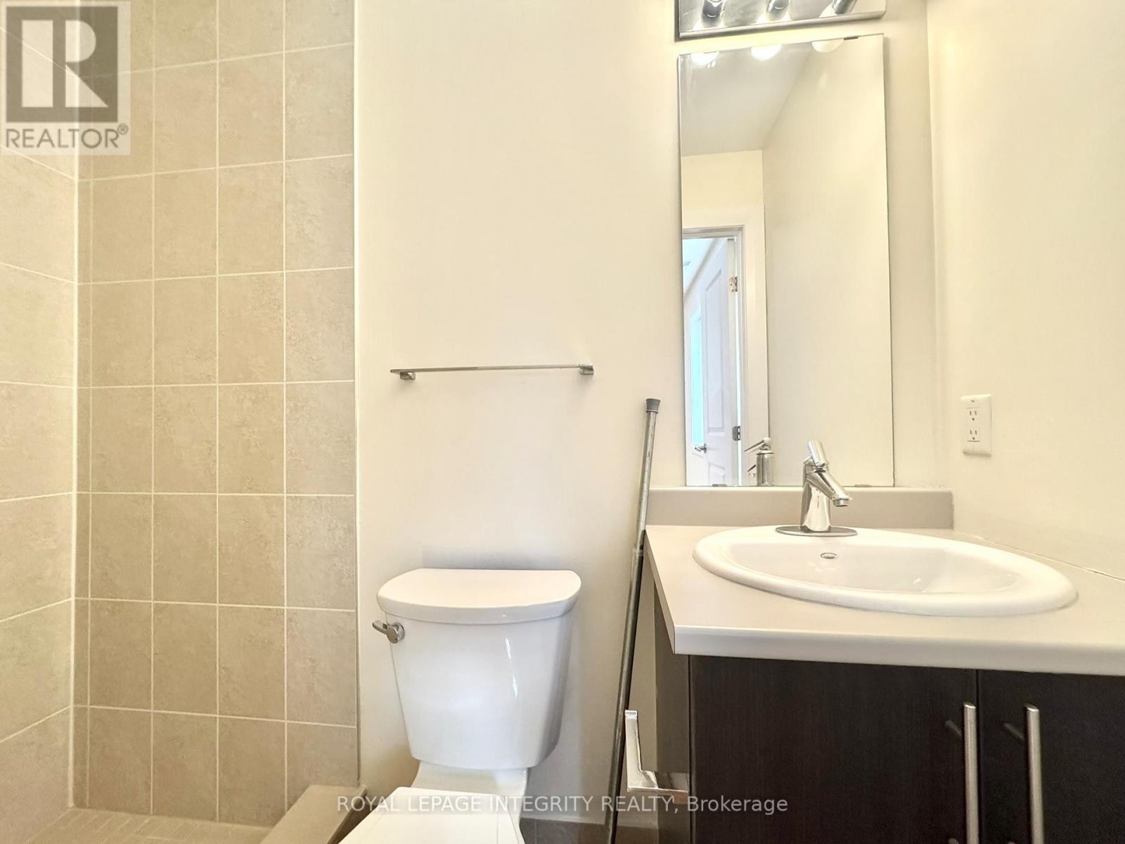 












138 KING GEORGE STREET

,
Ottawa,




Ontario
K1K1V3

